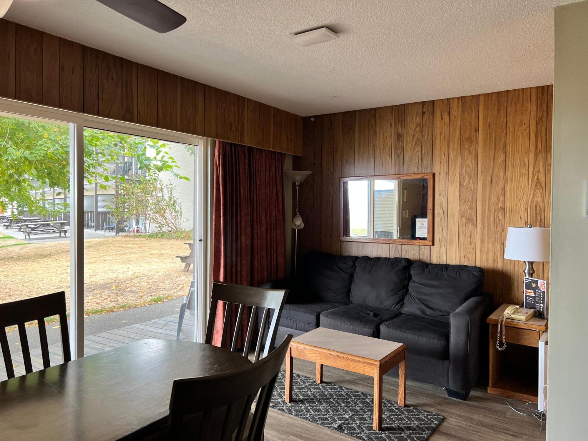 Sea Edge Motel Parksville Rum bild
